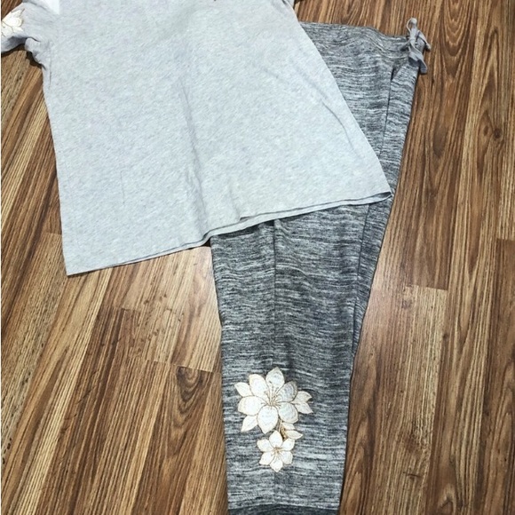 vs pink rhtf size large floral embroidered set make sure you read below 👇 - Picture 6 of 11